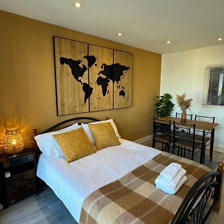 Cozy Flat With Balcony Appartement Londen Buitenkant foto
