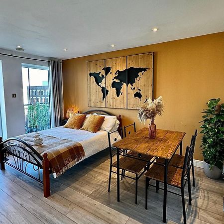Cozy Flat With Balcony Appartement Londen Buitenkant foto