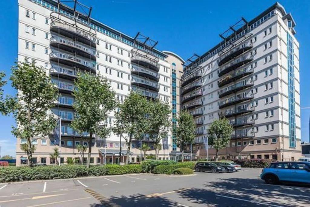 Cozy Flat With Balcony Appartement Londen Buitenkant foto
