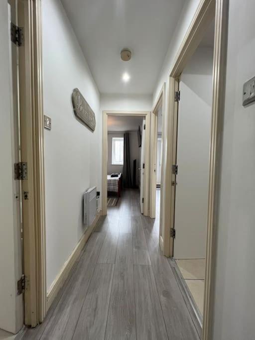 Cozy Flat With Balcony Appartement Londen Buitenkant foto