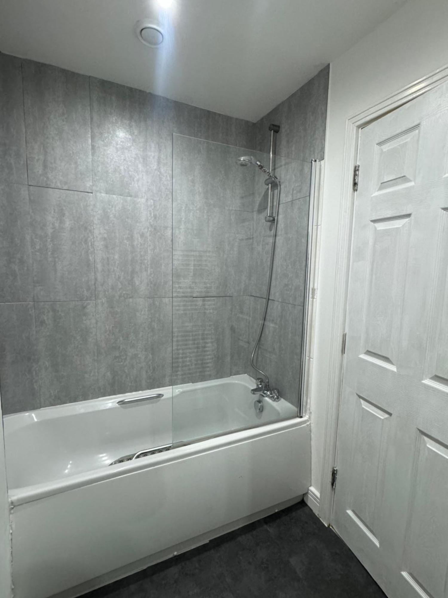 Cozy Flat With Balcony Appartement Londen Buitenkant foto