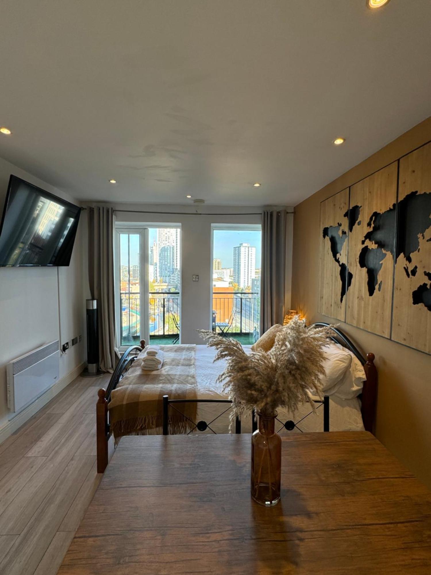 Cozy Flat With Balcony Appartement Londen Buitenkant foto