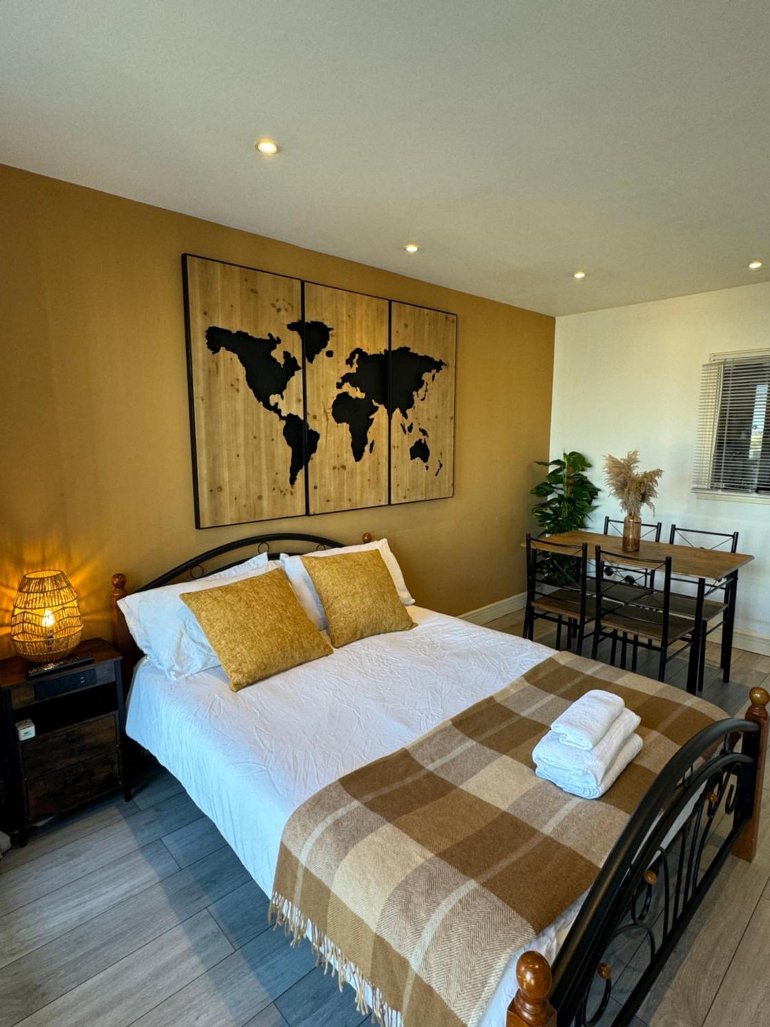 Cozy Flat With Balcony Appartement Londen Buitenkant foto