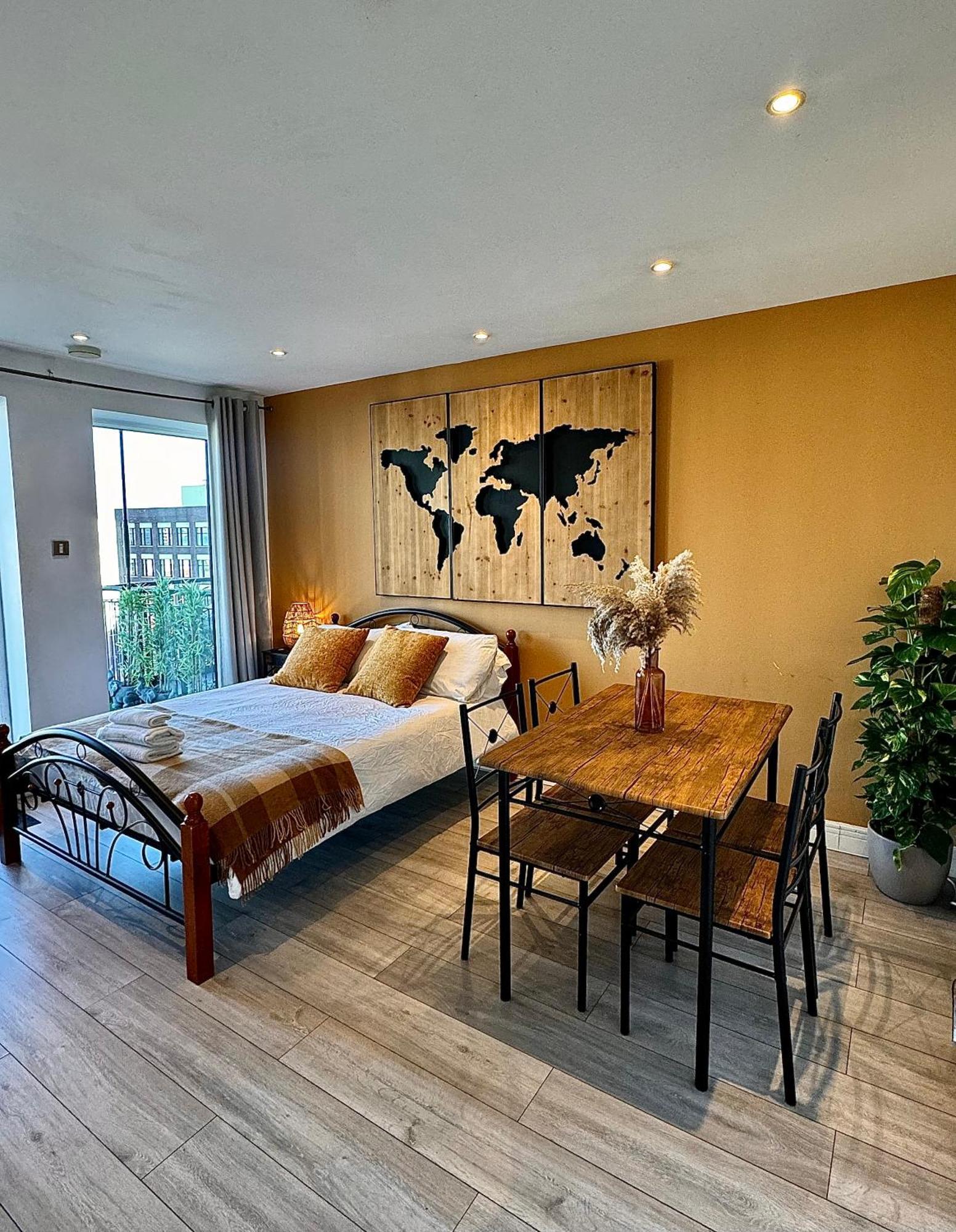 Cozy Flat With Balcony Appartement Londen Buitenkant foto